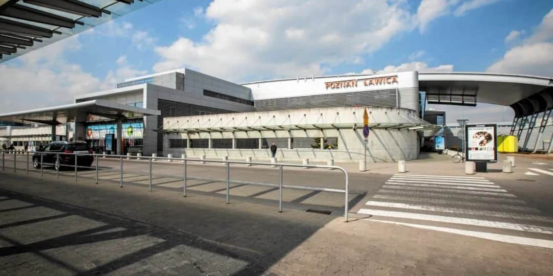 Gdzie zostawić samochód na lotnisku Poznań? Bezpieczne opcje parkowania