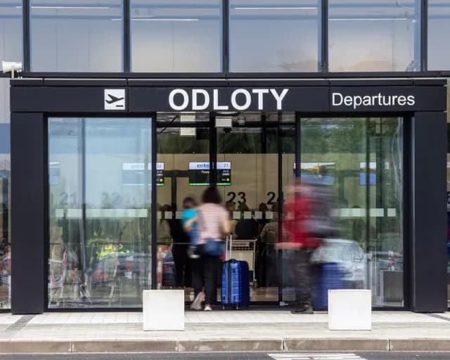 Gdzie można polecieć z Radomia? Odkryj najlepsze kierunki i oferty