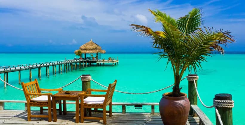 Gdzie warto polecieć na wakacje? Odkryj najlepsze kierunki i oferty