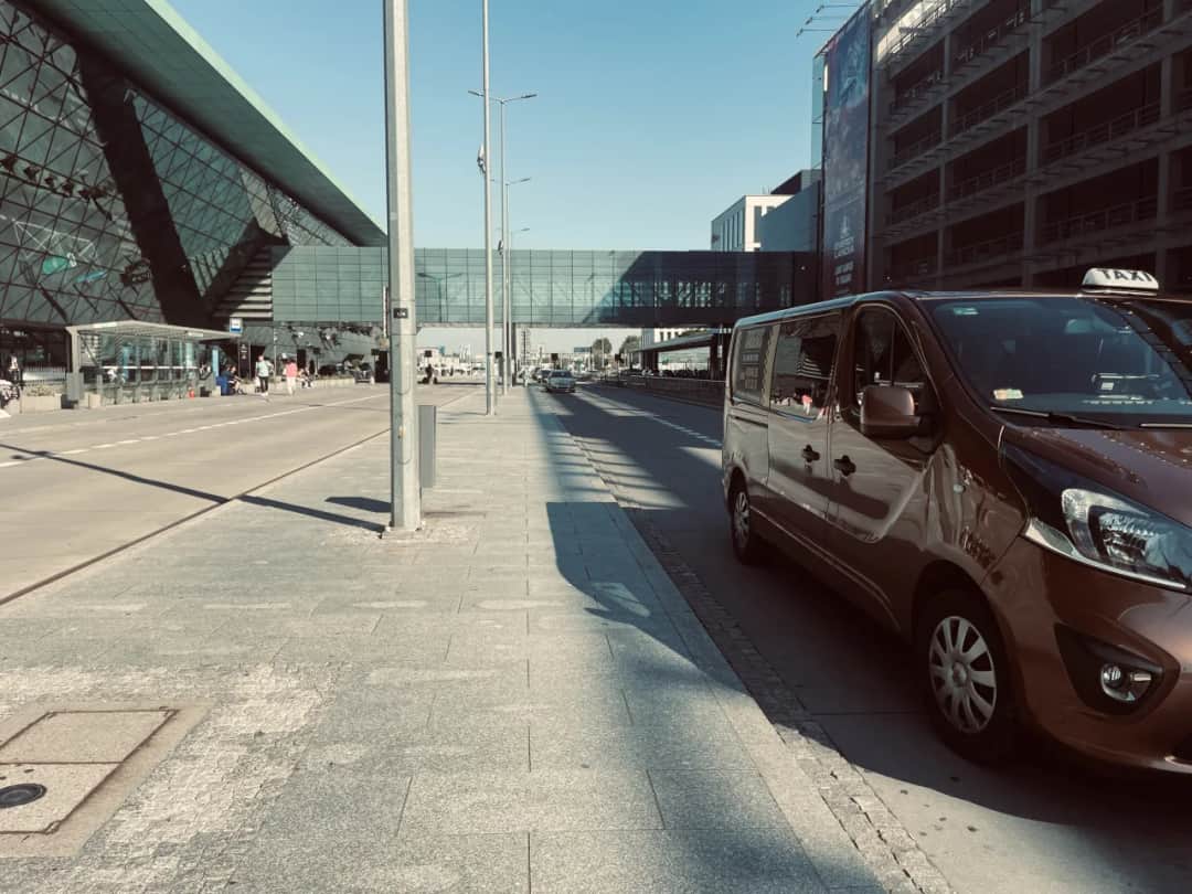 Jak dojechać z lotniska Kraków do Zakopanego bez zbędnych kosztów