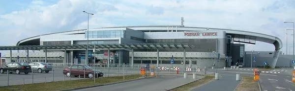 Na jakiej ulicy jest lotnisko w Poznaniu? Oto ważne informacje